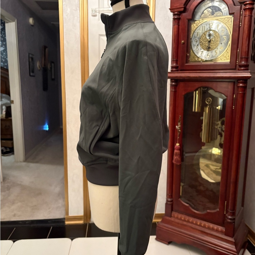 Women’s Lulu Lemon Wunder Train Track Green Jacket Sz 4 - Picture 4 of 6